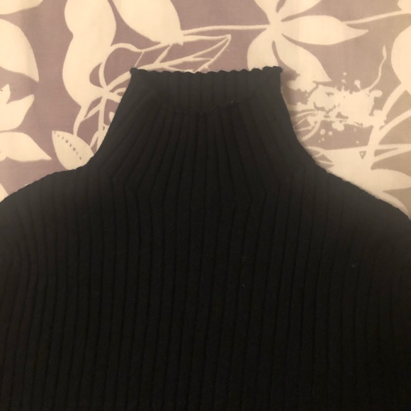 Black tight-fitted turtleneck - Picture 2 of 3